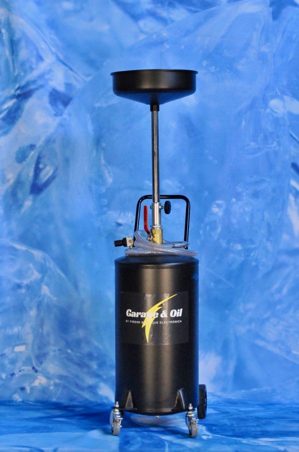 Pneumatic used oil recuperator with 70 liters capacity.