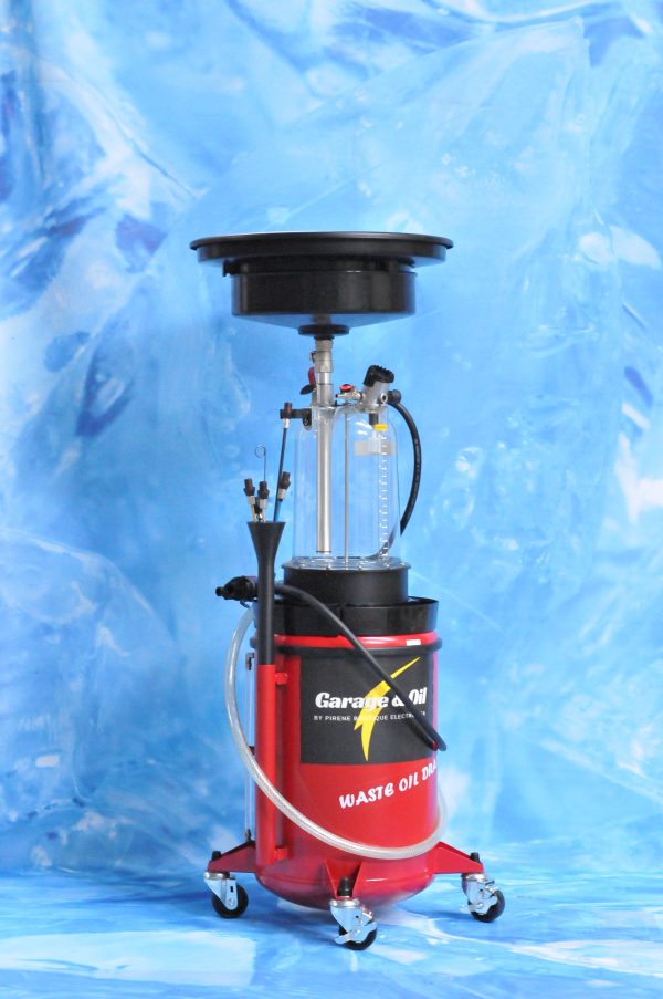 Pneumatic used oil vacuum cleaner with recovery tray with a capacity of 70 liters.